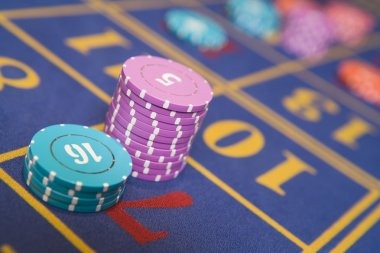 dovobet platform showing live-dealer table, sportsbook, and slot games on mobile