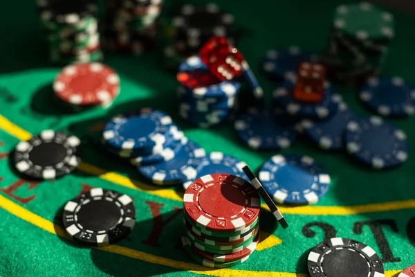 Mobile app dashboard showing live games and payment options